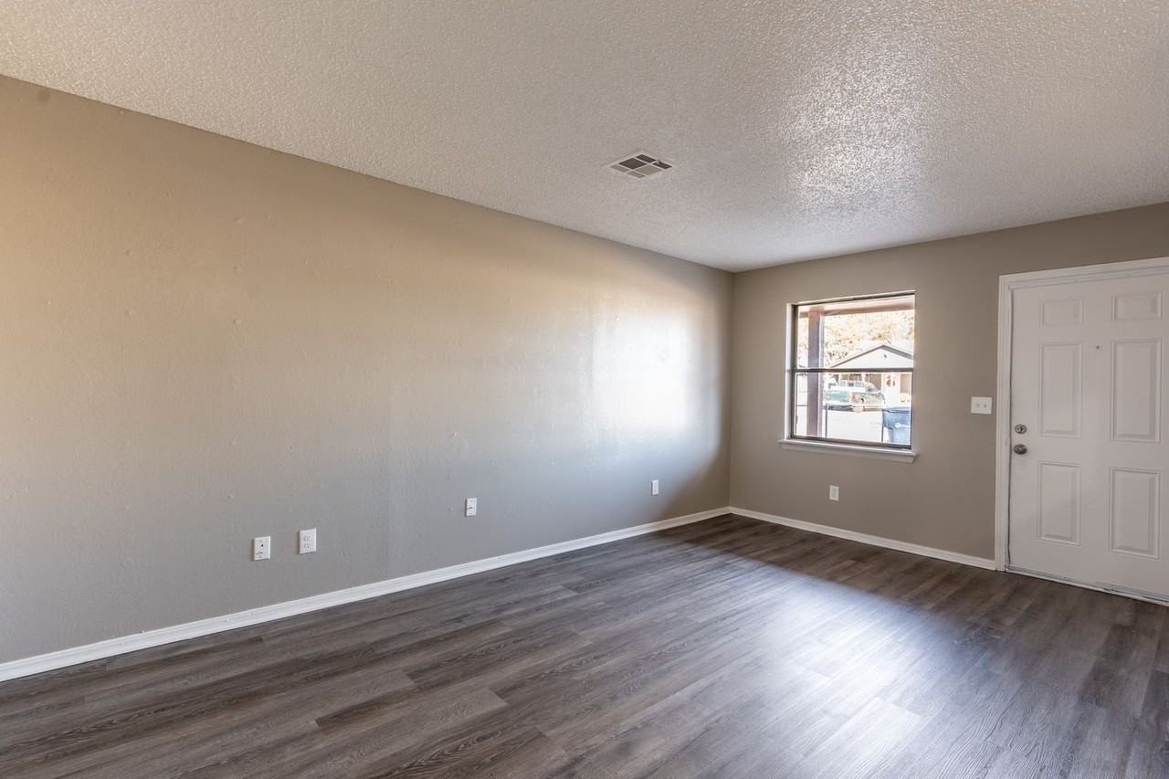 2214 Sw 30th St - Photo 4 of 18