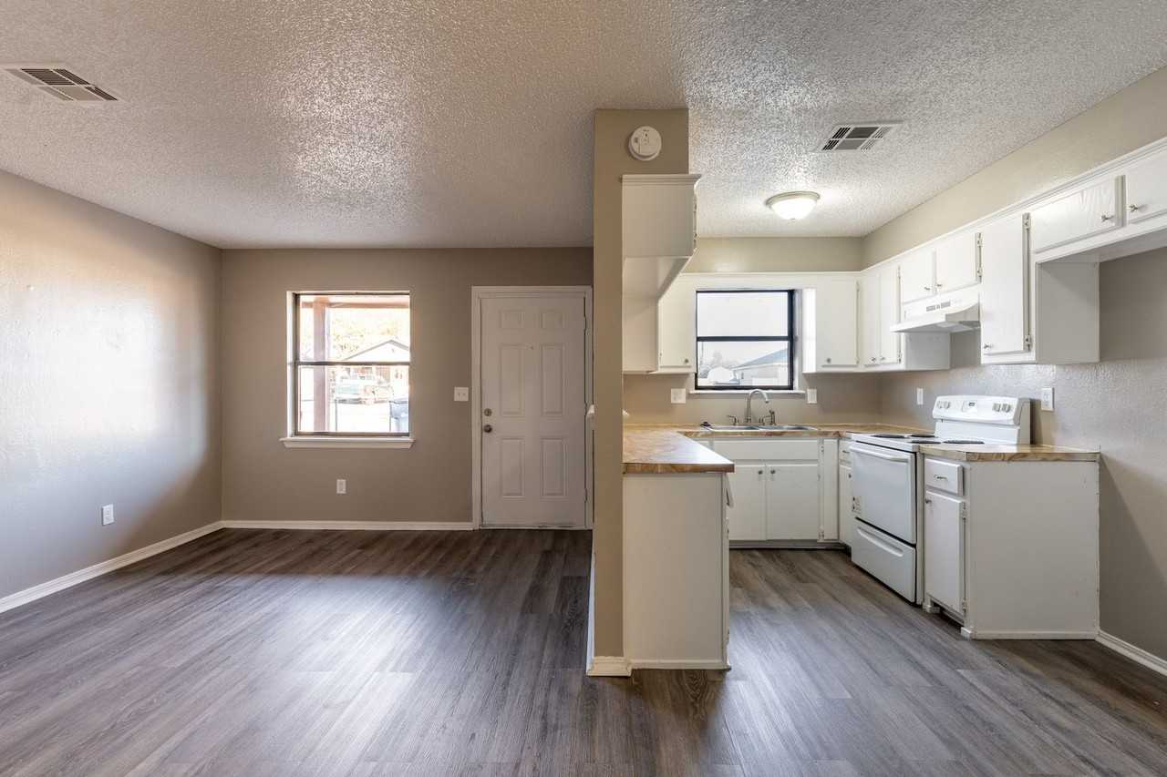 2214 Sw 30th St - Photo 5 of 18