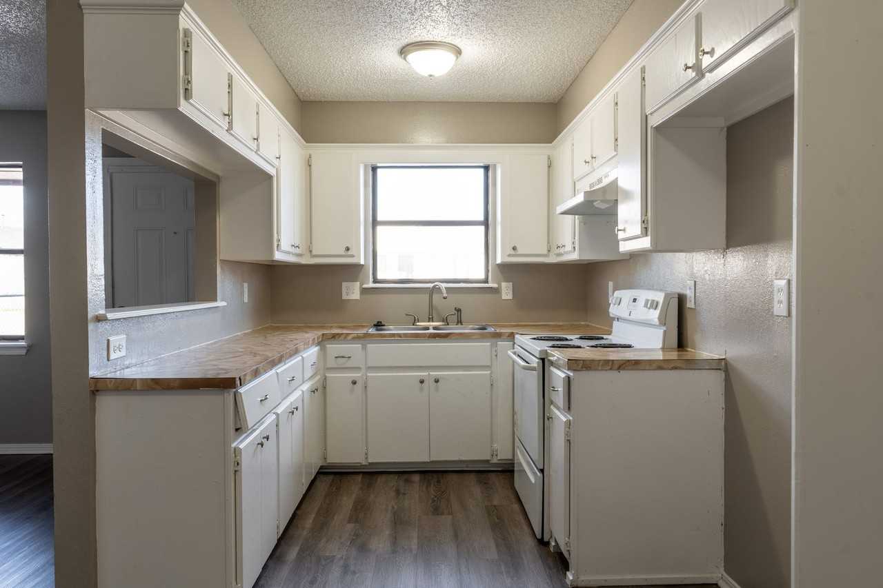 2214 Sw 30th St - Photo 7 of 18