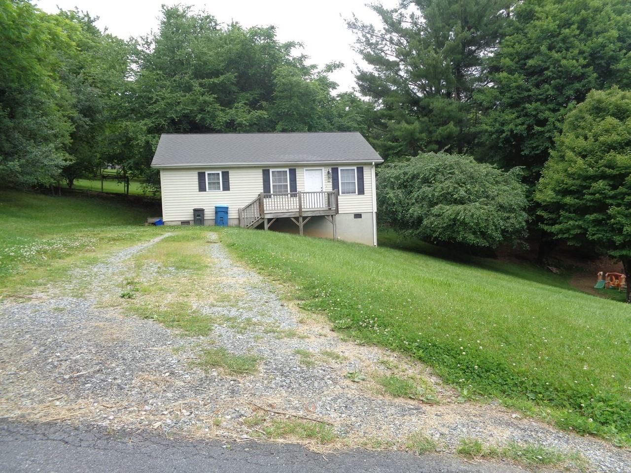 152 Cecil St - Photo 3 of 24