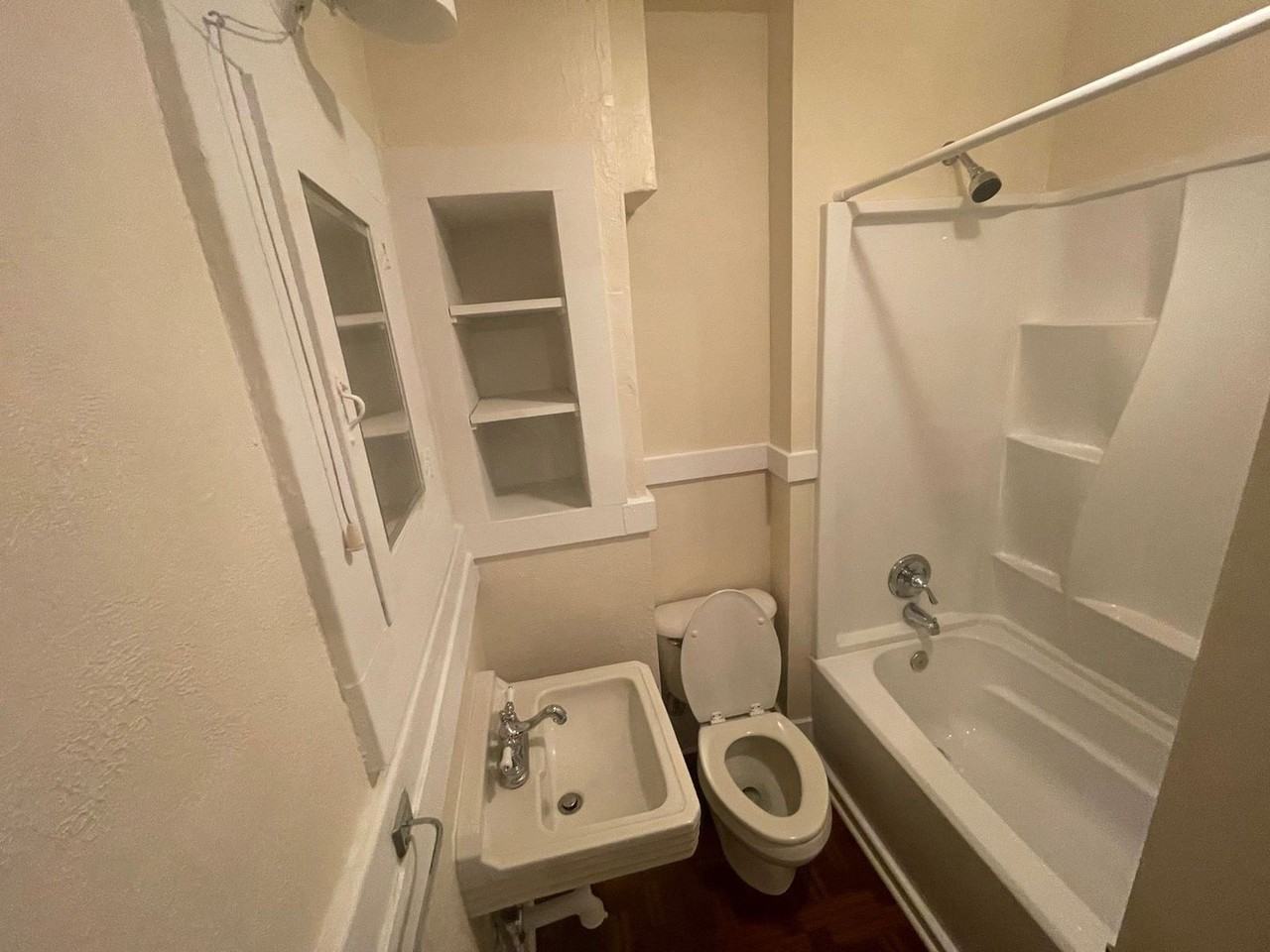 415 Walnut Ave #5 - Photo 6 of 7