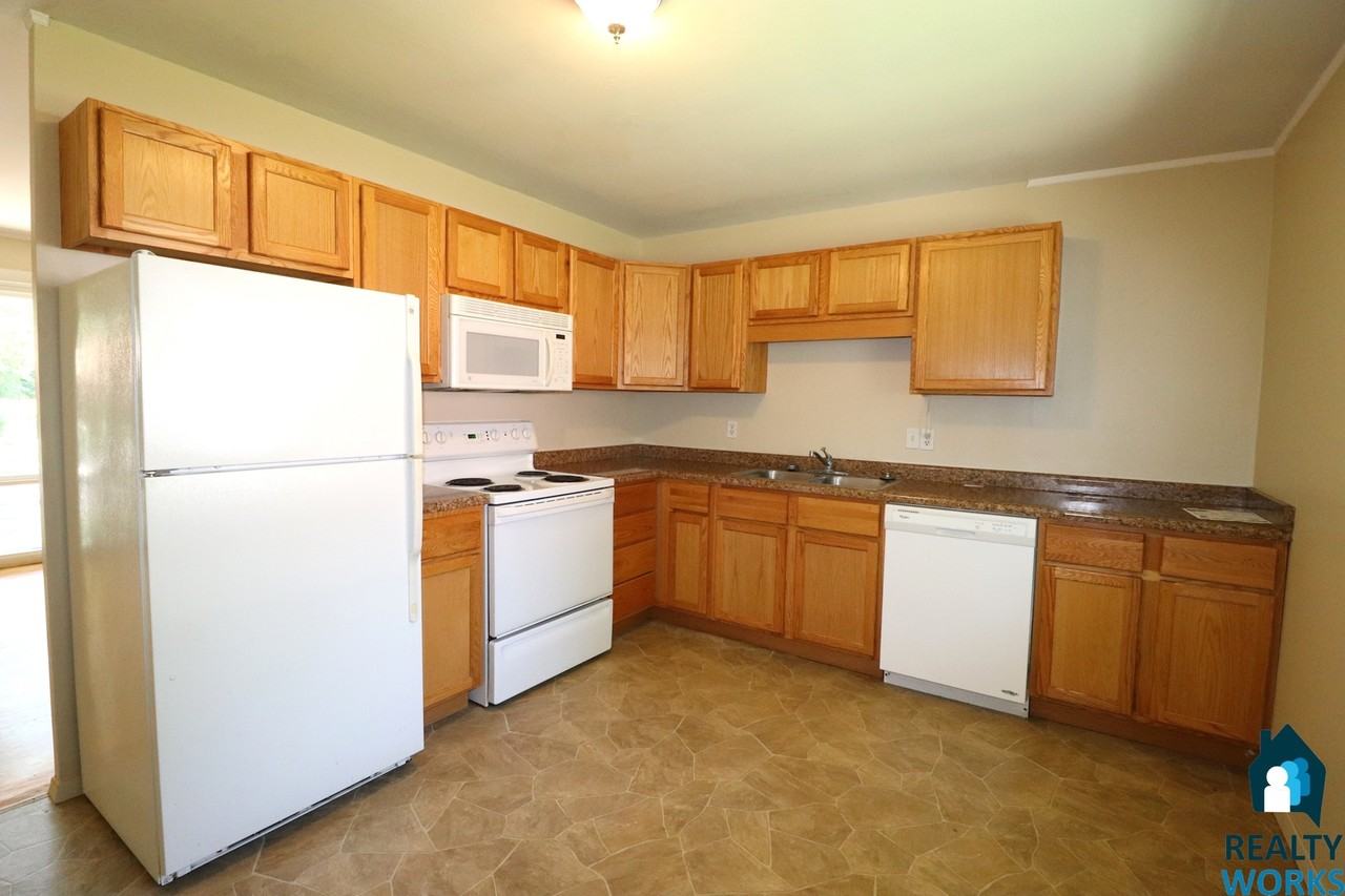 8330 South Cherrywood Drive - Photo 3 of 12