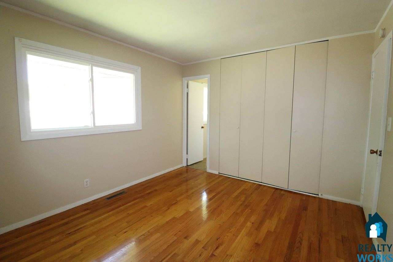 8330 South Cherrywood Drive - Photo 6 of 12