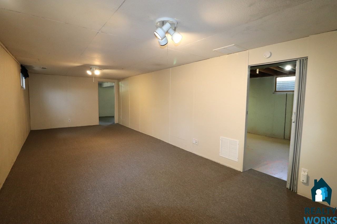 8330 South Cherrywood Drive - Photo 5 of 12