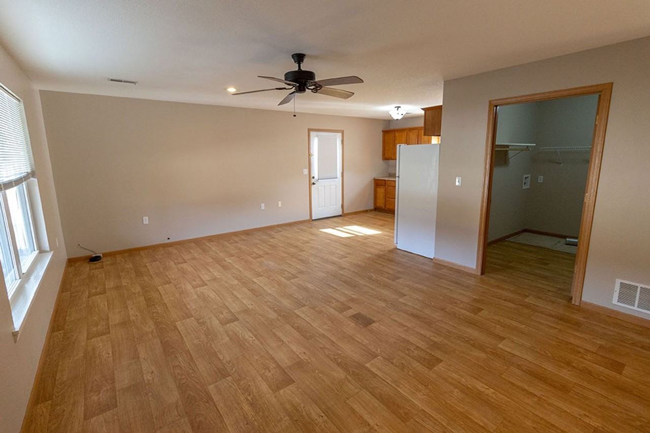 1542 Florence Dr - Photo 3 of 22