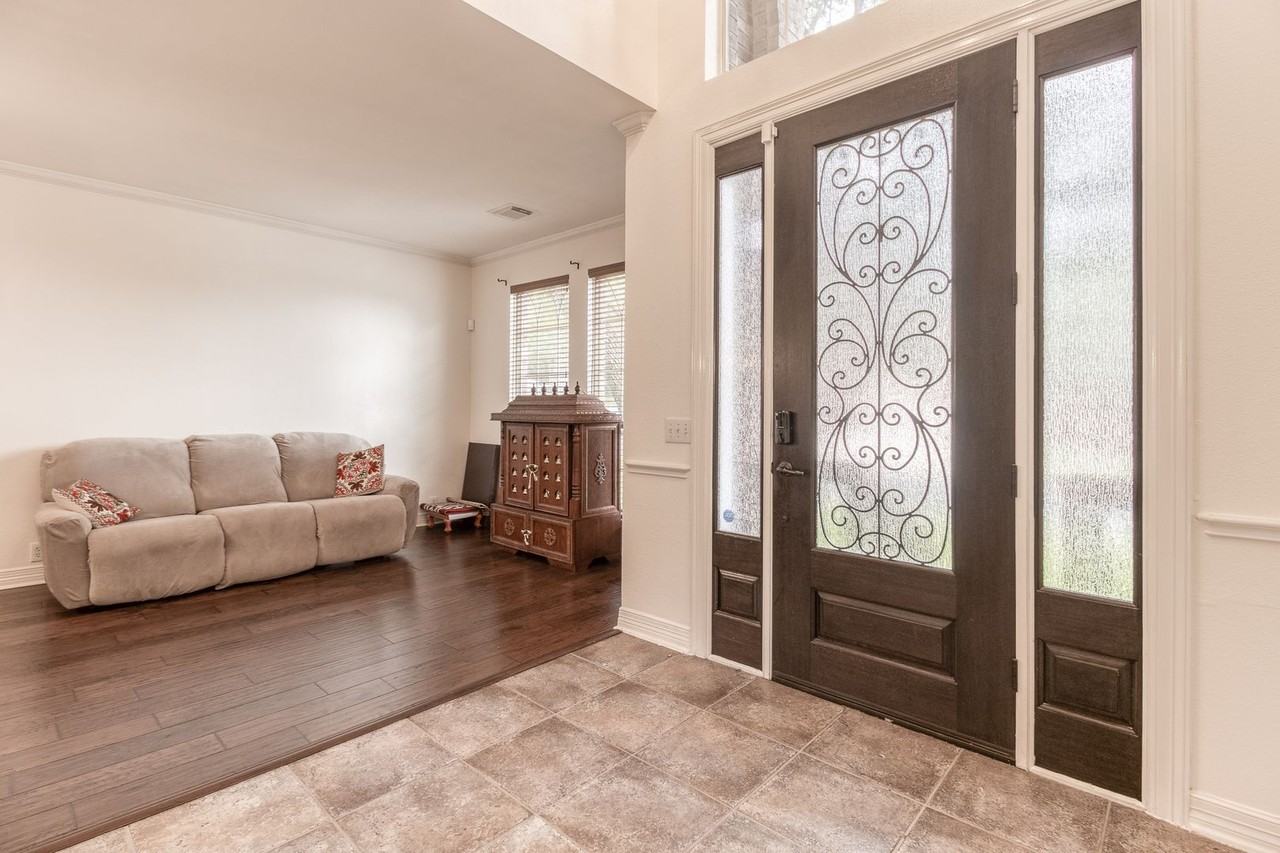 1306 Charlisas Way - Photo 3 of 41