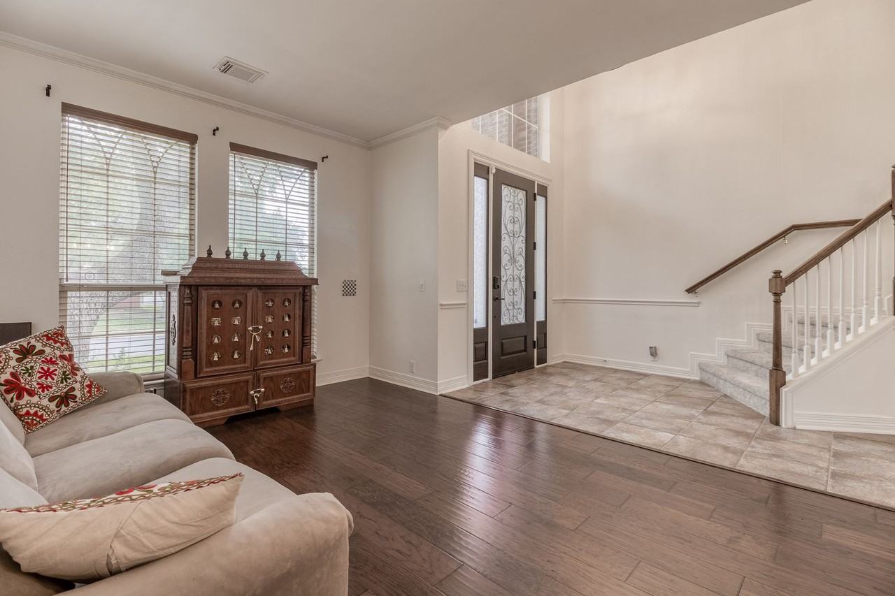 1306 Charlisas Way - Photo 4 of 41