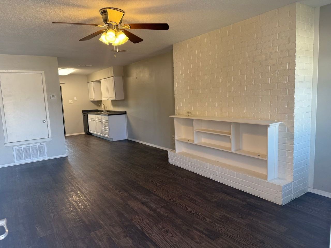 811 Mcclenny Dr #M04 - Photo 2 of 10