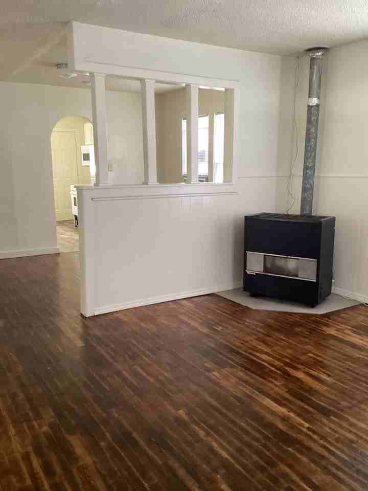 1009 W 14th Ln - Photo 3 of 16