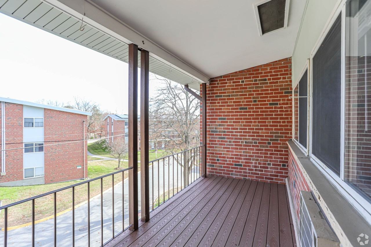 Lakeview Gardens Apartments - Photo 7 of 39