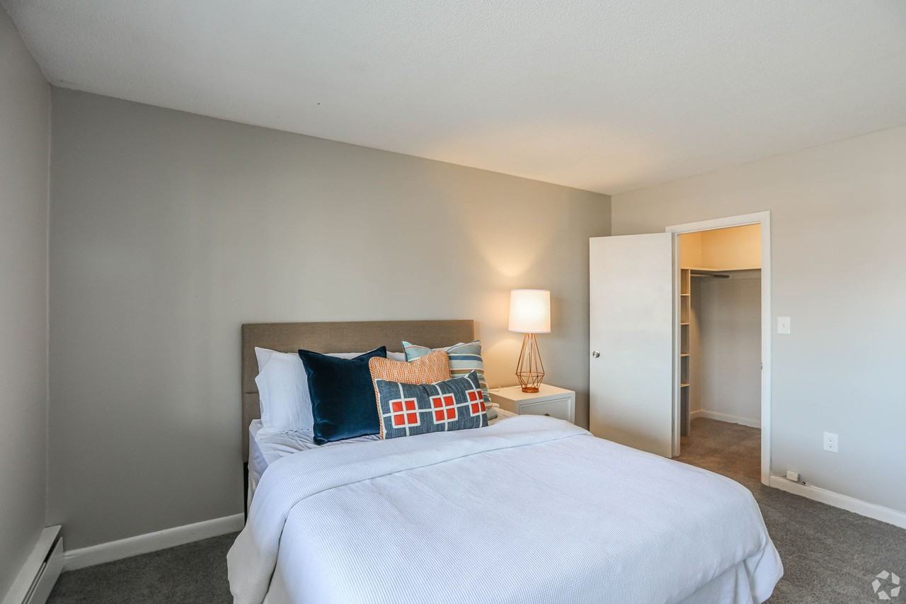 Lakeview Gardens Apartments - Photo 4 of 39