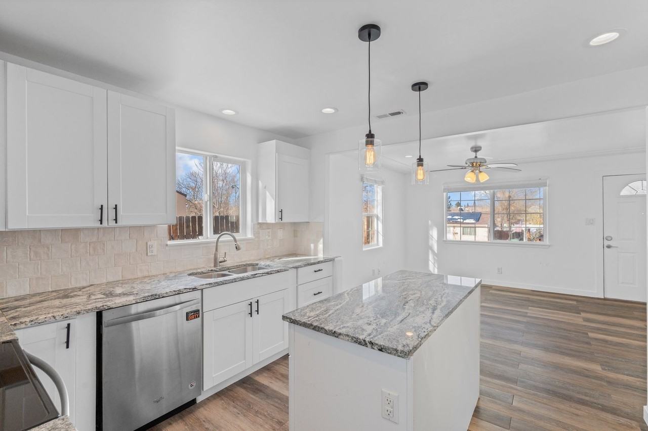 4620 W Cedar Ave - Photo 4 of 23