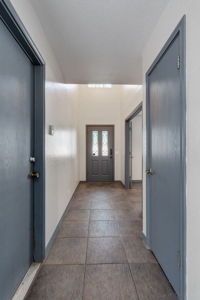 8001 Brienne Dr - Photo 4 of 33
