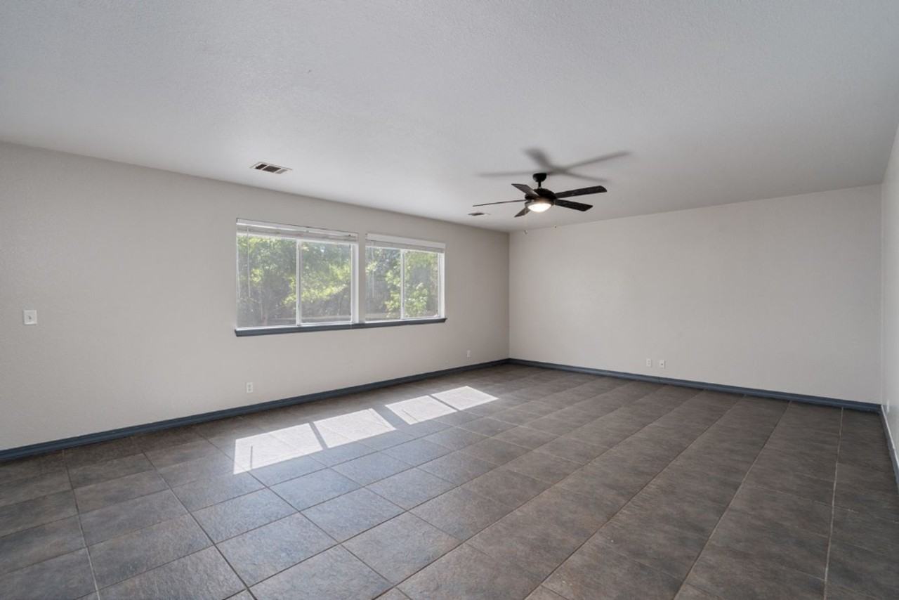 8001 Brienne Dr - Photo 5 of 33