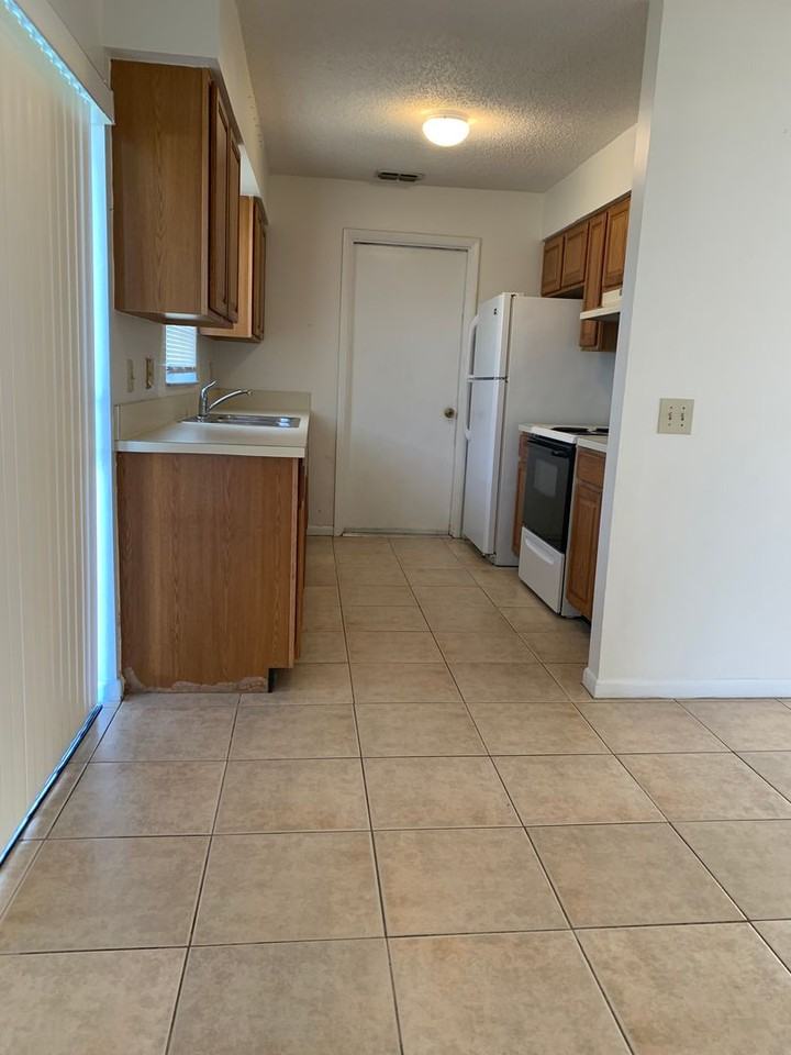 619 Se Clifton Ln - Photo 2 of 11