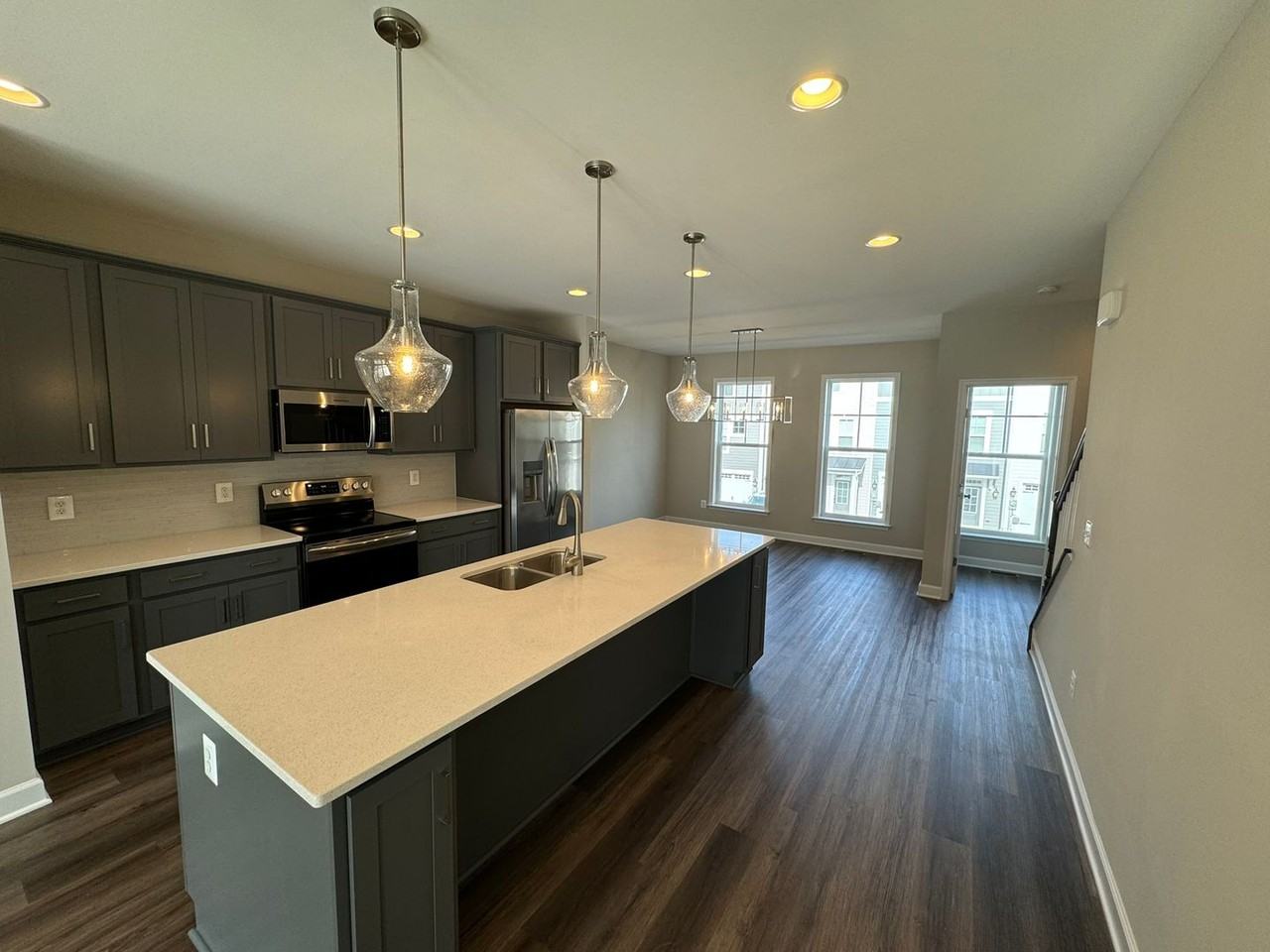 3427 Monterey Dr - Photo 3 of 17