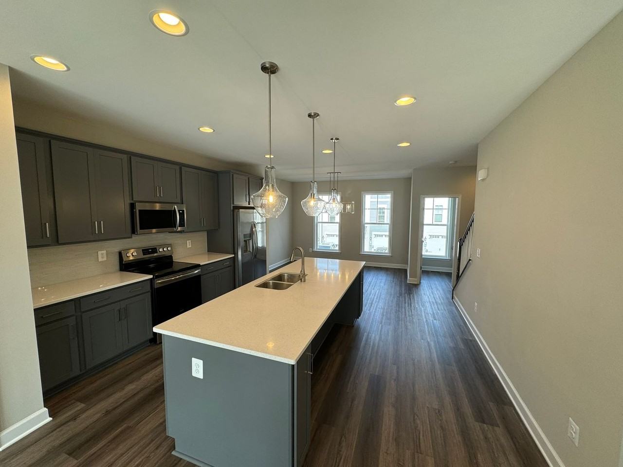 3427 Monterey Dr - Photo 4 of 17