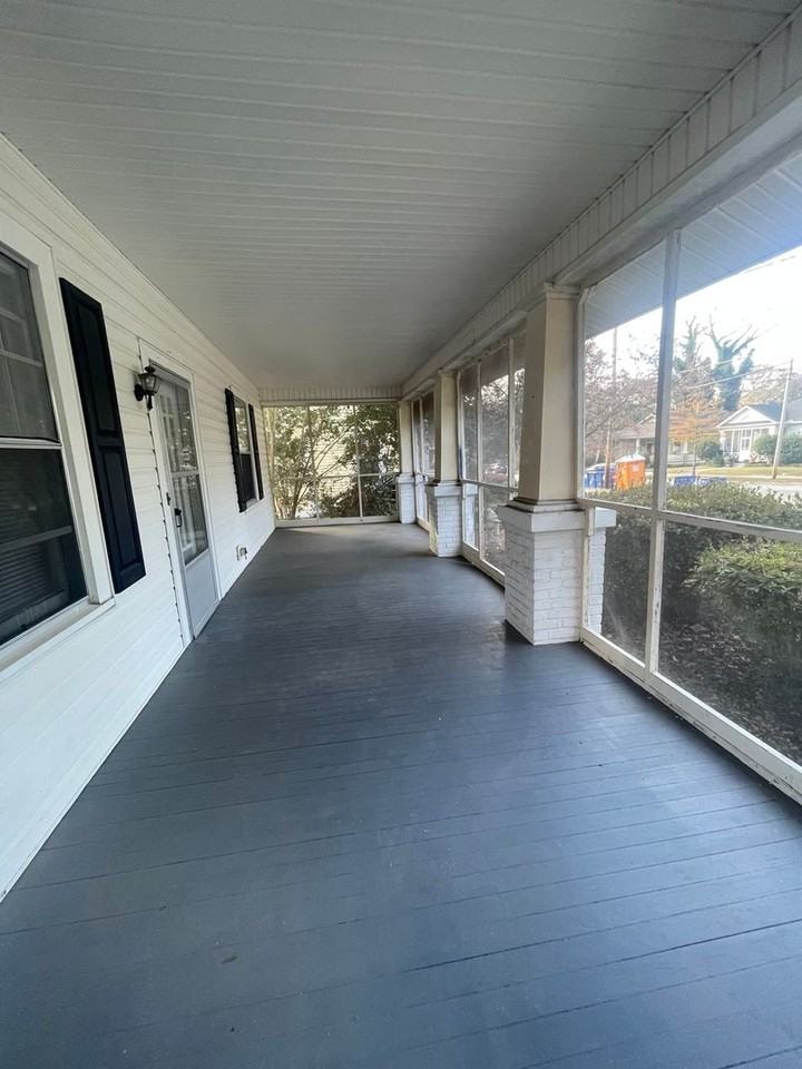 922 Maple St - Photo 2 of 20