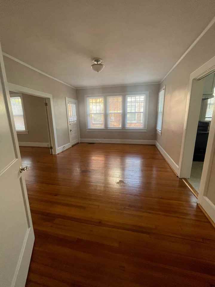 922 Maple St - Photo 3 of 20