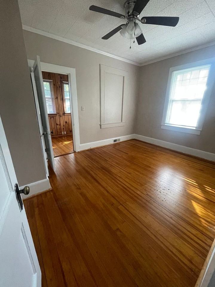 922 Maple St - Photo 4 of 20