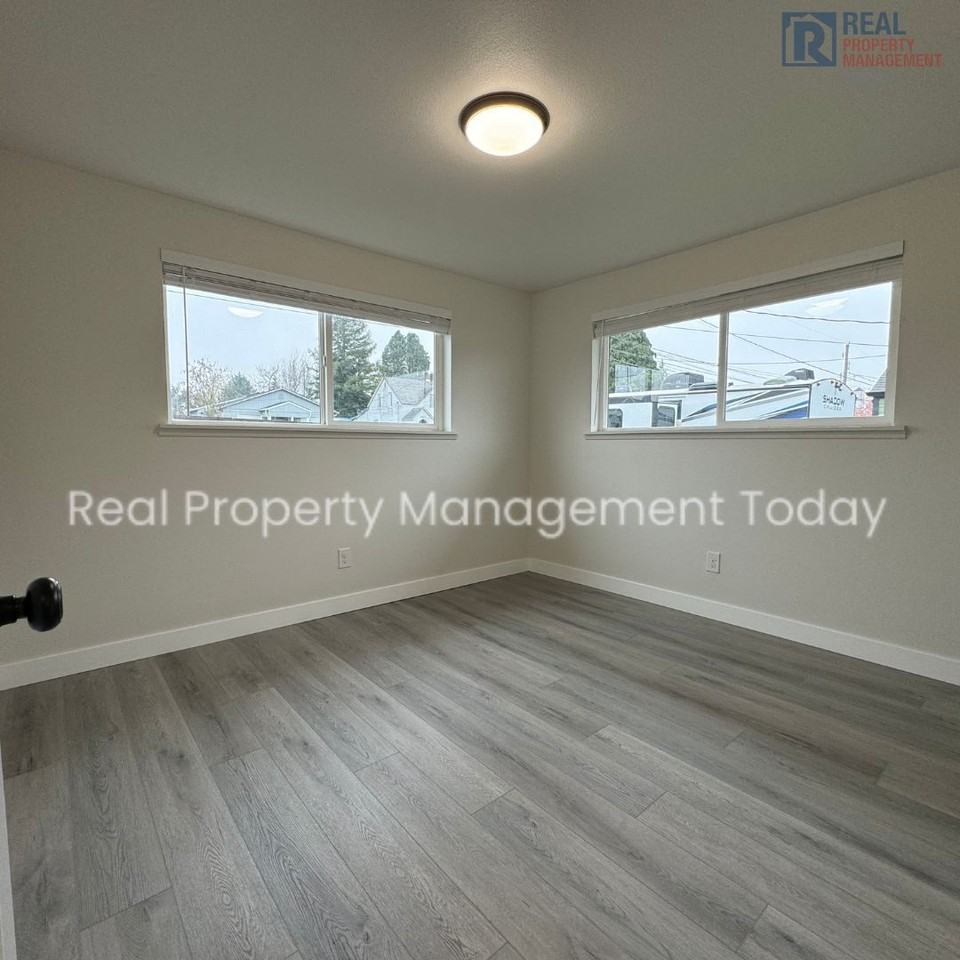 1202 S 54th St - Photo 3 of 13