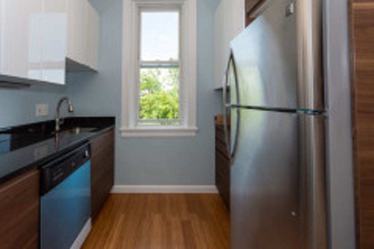 12 Bay State Rd - Photo 4 of 12