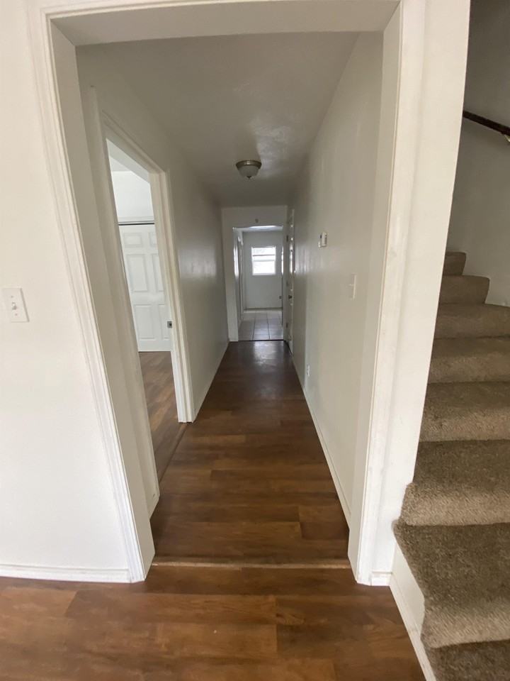 1125 W. Walnut B - Photo 2 of 8