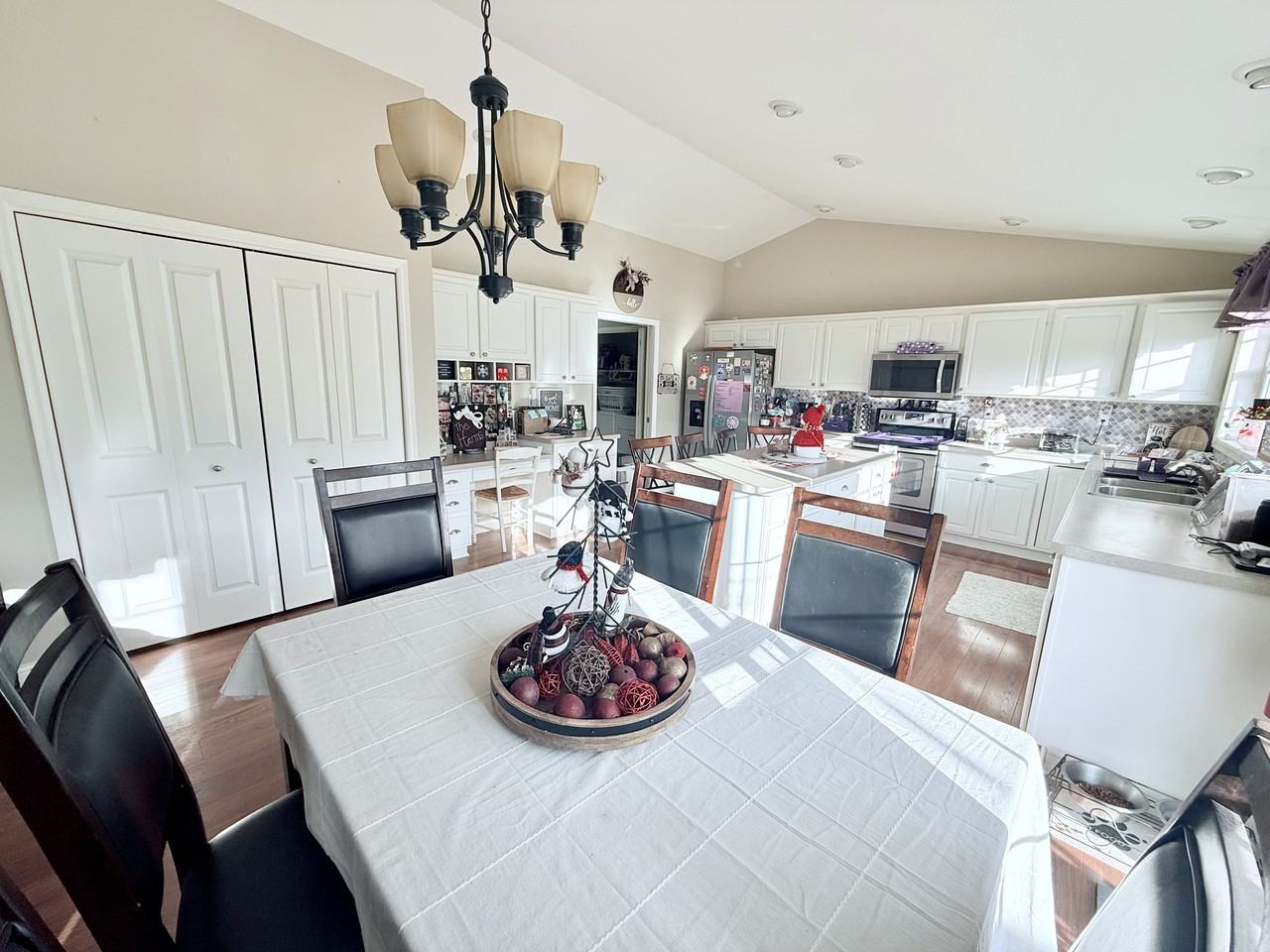 1405 Emery Circle - Photo 3 of 46