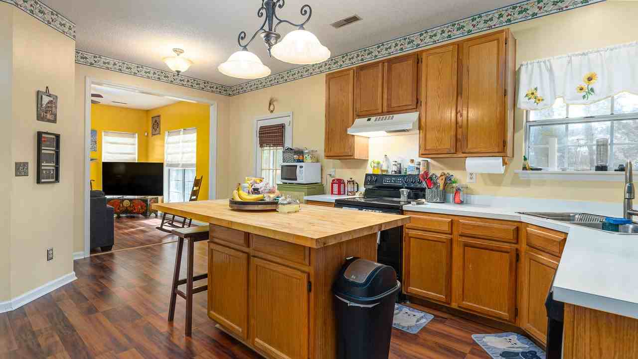 1552 Harborsun Dr - Photo 4 of 18