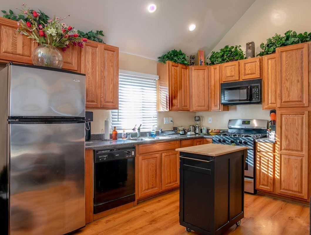 16145 Rayen St - Photo 3 of 8