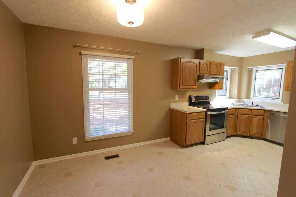 430 Sandhills Circle - Photo 3 of 10