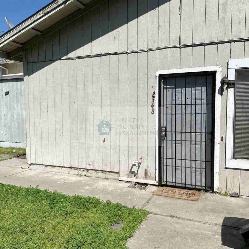 2548 Antoine Ct #2548 - Photo 2 of 10