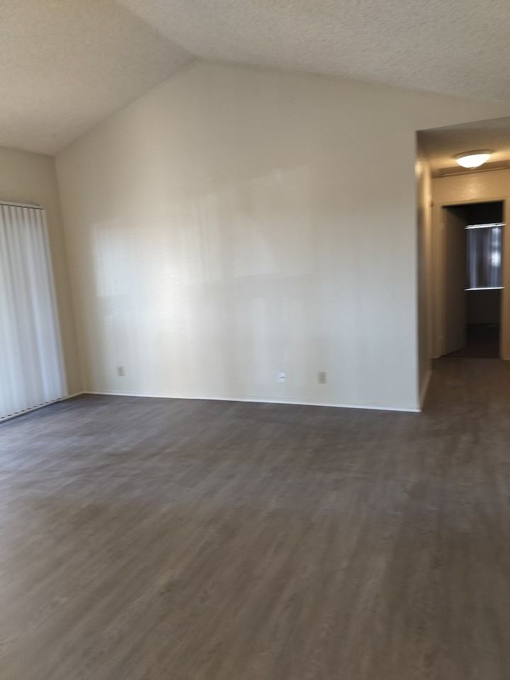 12315 Graham St #20 - Photo 3 of 7