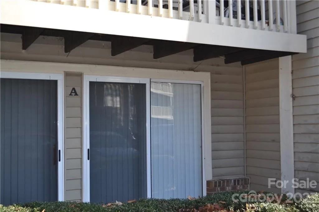 1649 Arlyn Cir - Photo 2 of 33