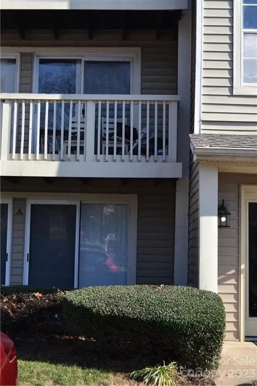 1649 Arlyn Cir - Photo 6 of 33