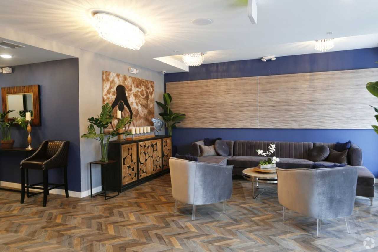 The Ivy at NOHO - Photo 5 of 37