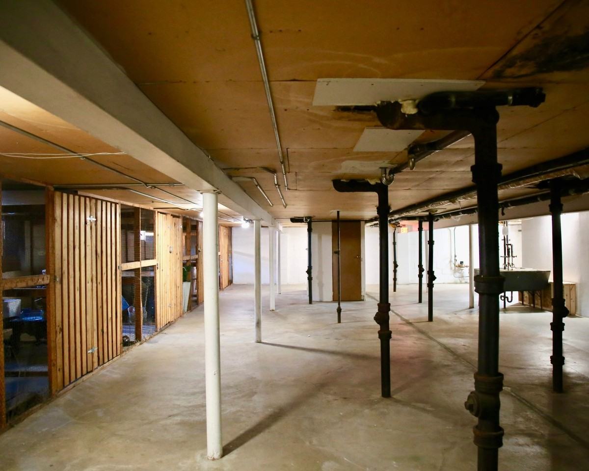 2812 Bolivar Apts. - Photo 2 of 28