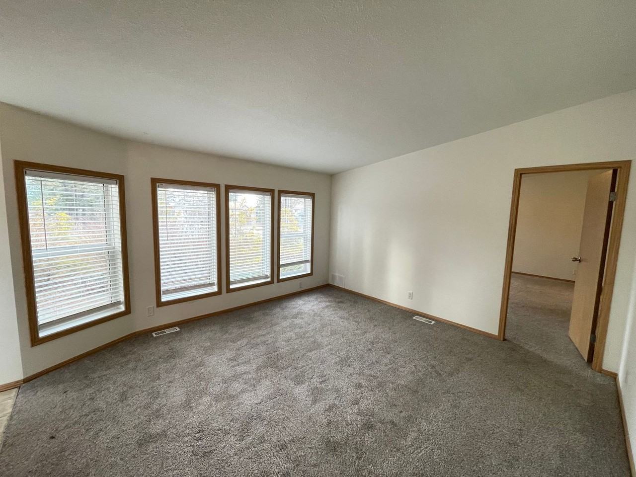 1780 N Pinewood Ct - Photo 2 of 18
