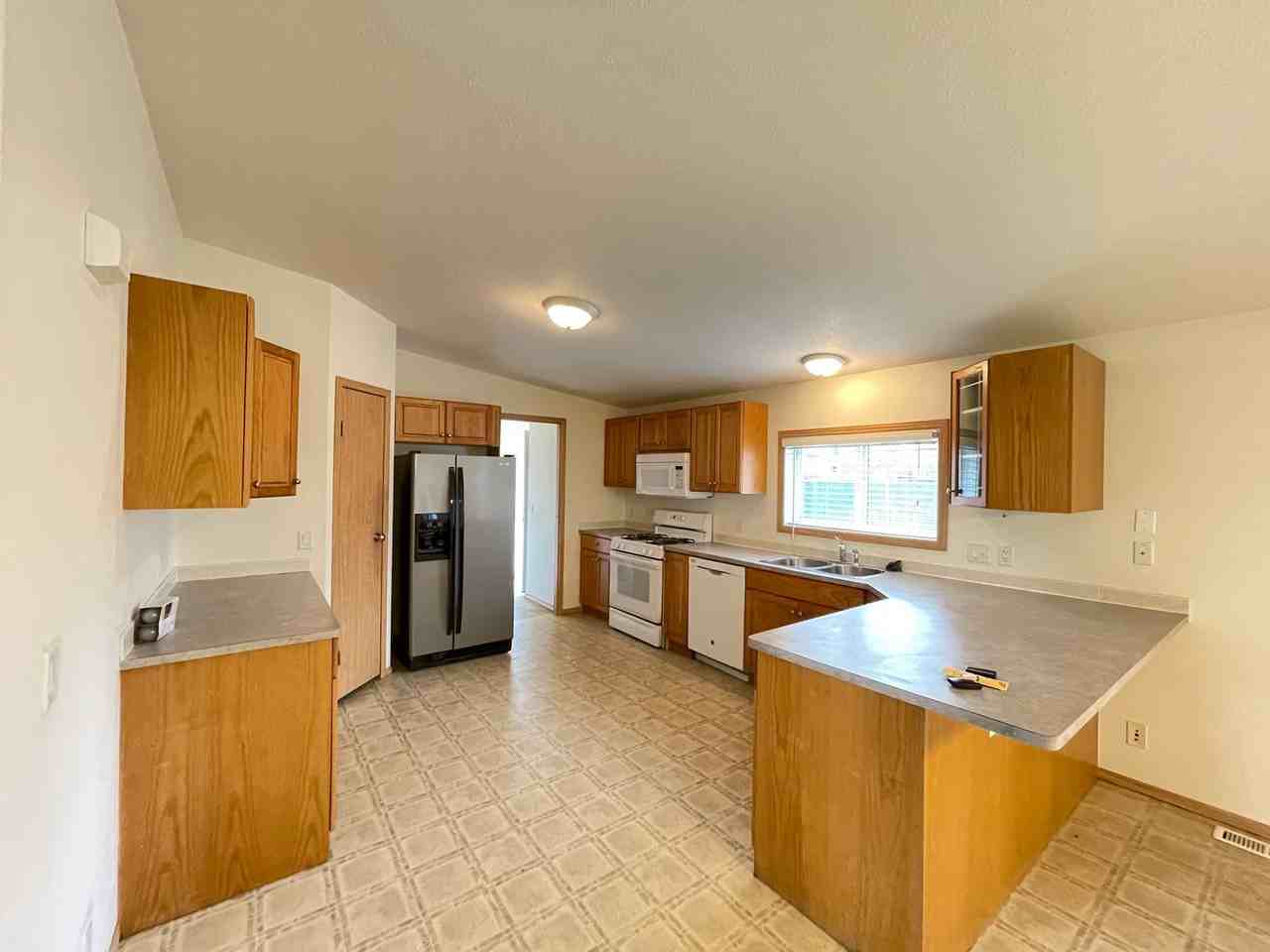 1780 N Pinewood Ct - Photo 3 of 18