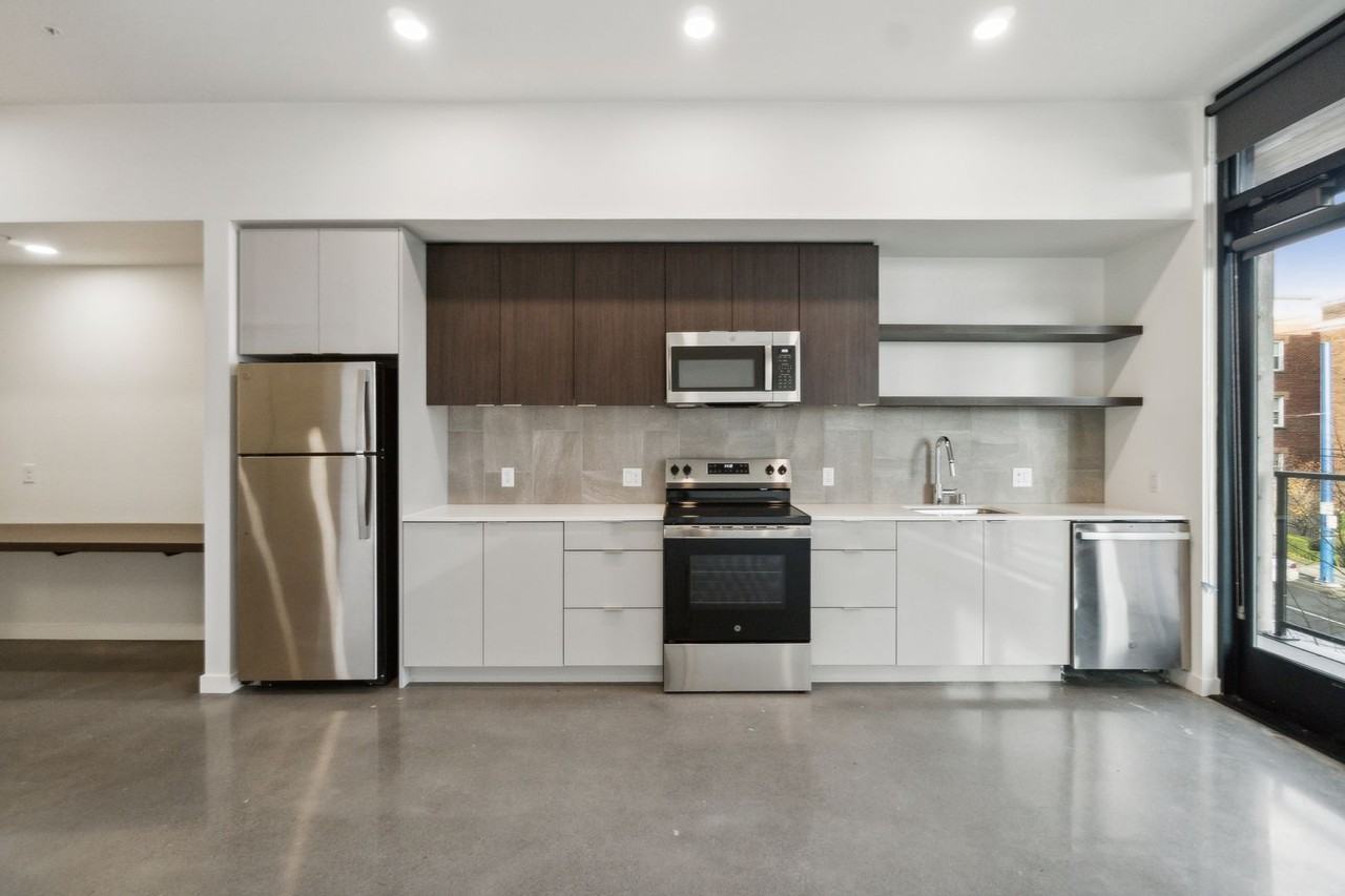 23 Broadway - Photo 2 of 12