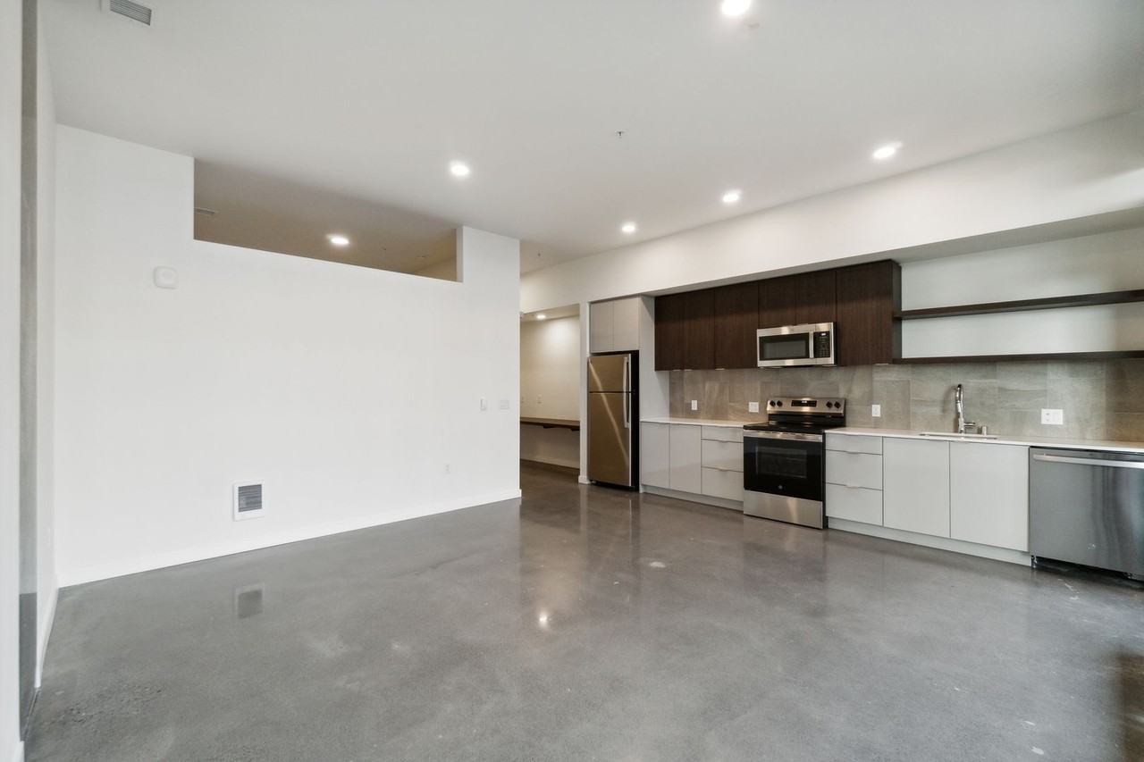 23 Broadway - Photo 3 of 12