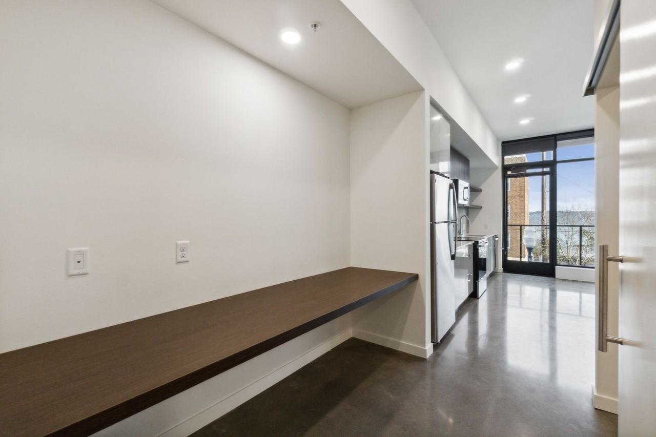 23 Broadway - Photo 5 of 12