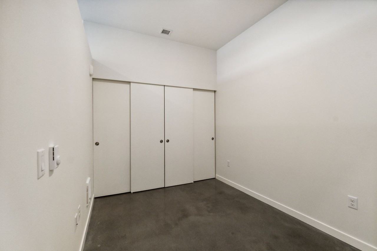 23 Broadway - Photo 7 of 12