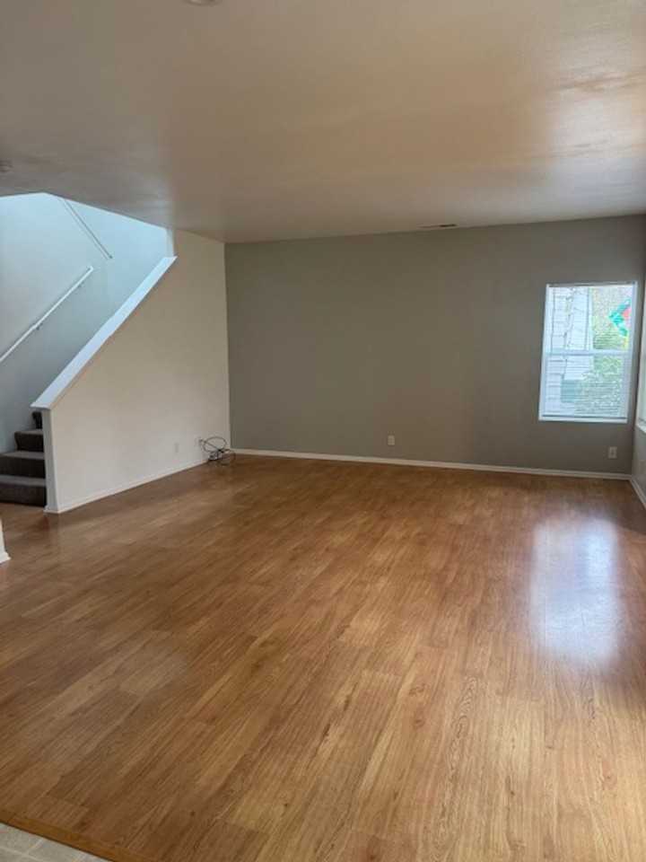 1643 Hamlet Ln - Photo 3 of 18