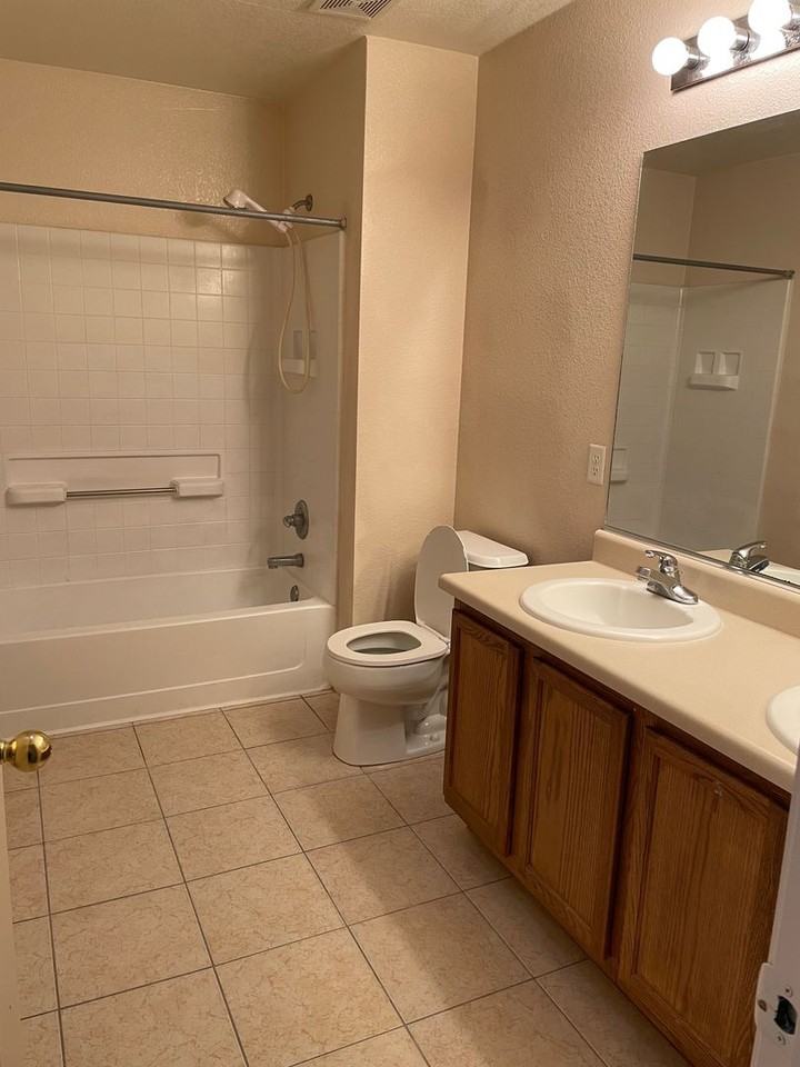 7870 E 34th St - Photo 7 of 24