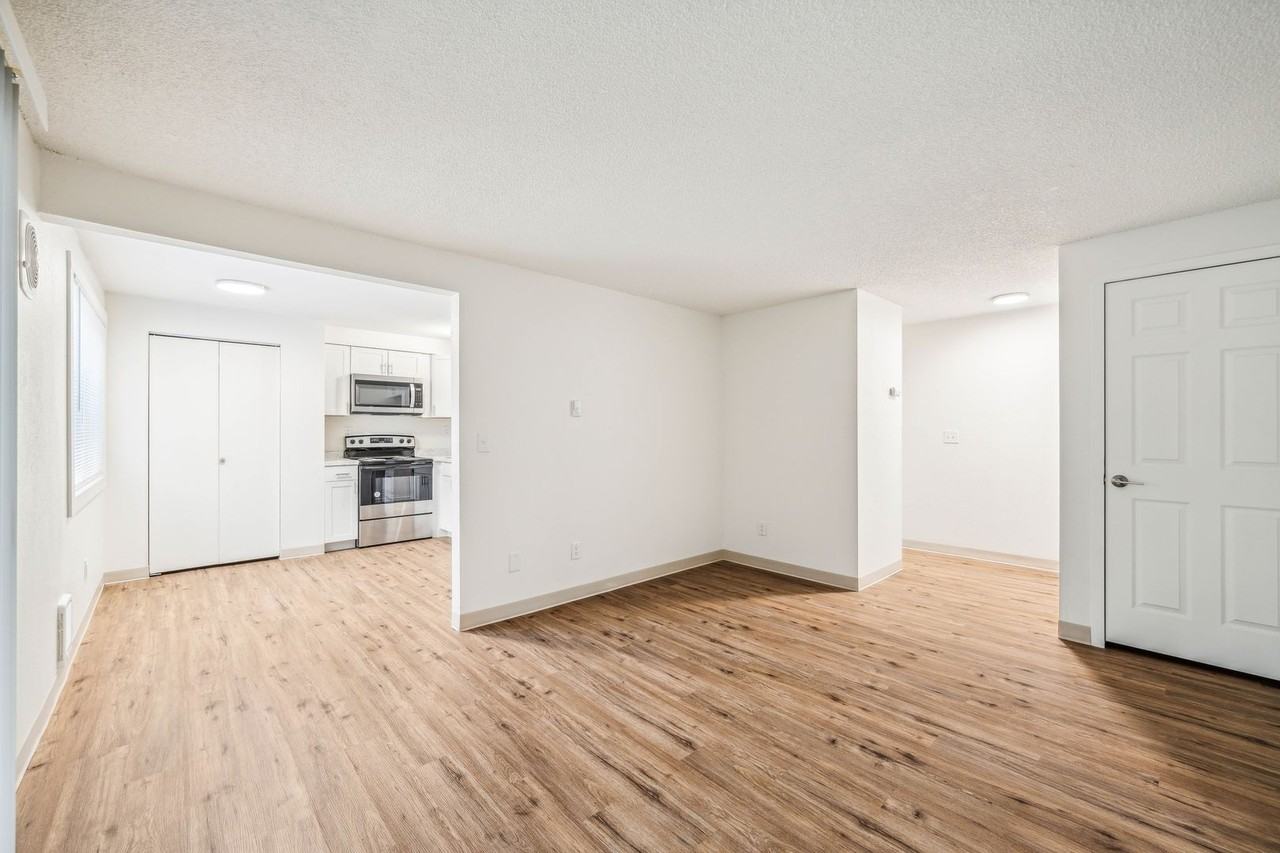 The 1800 Place Apartments - Photo 6 of 27