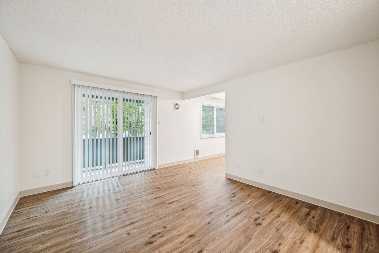 The 1800 Place Apartments - Photo 7 of 27