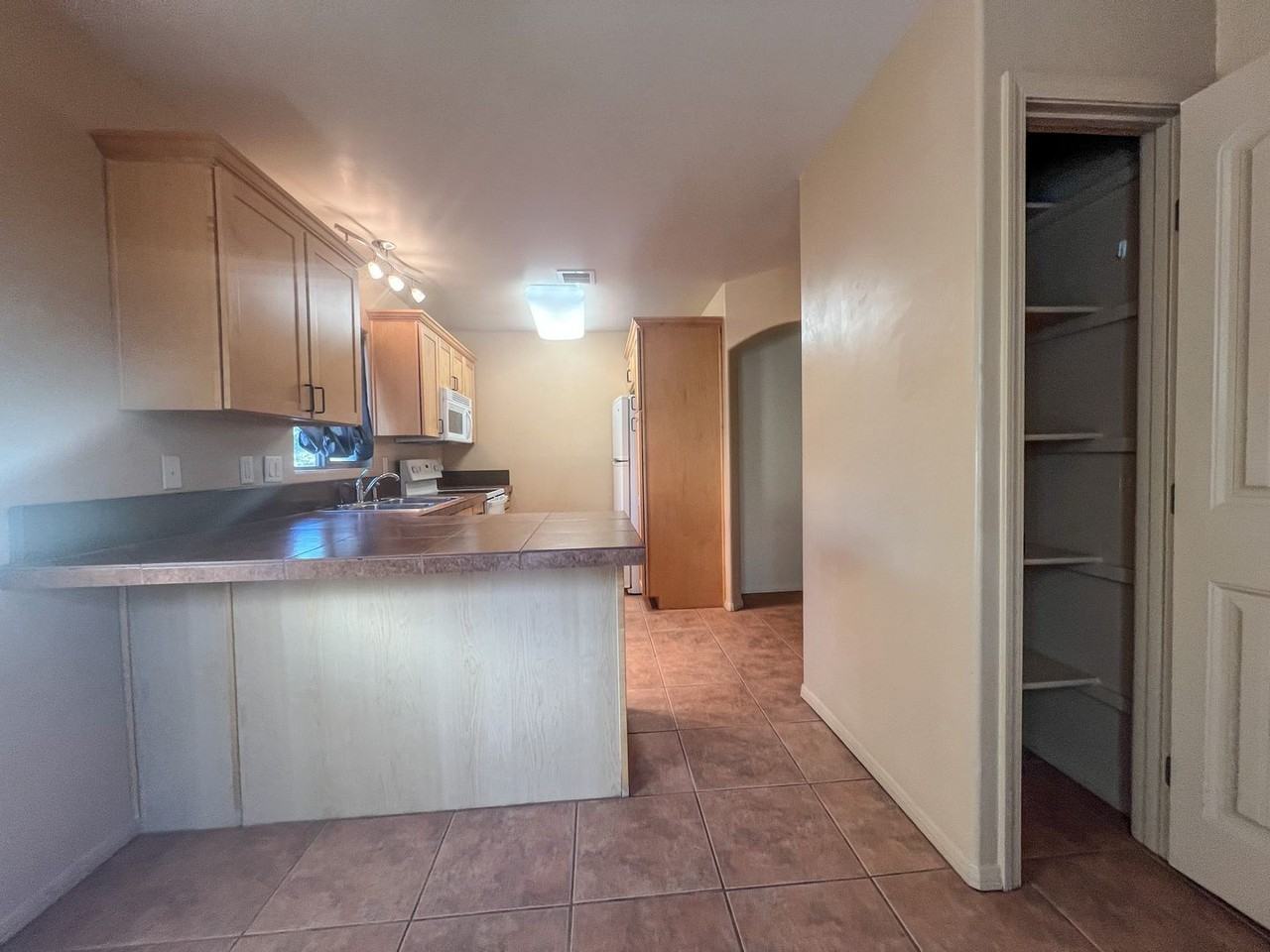 5915 N Thunder Ridge Rd #3 - Photo 4 of 16