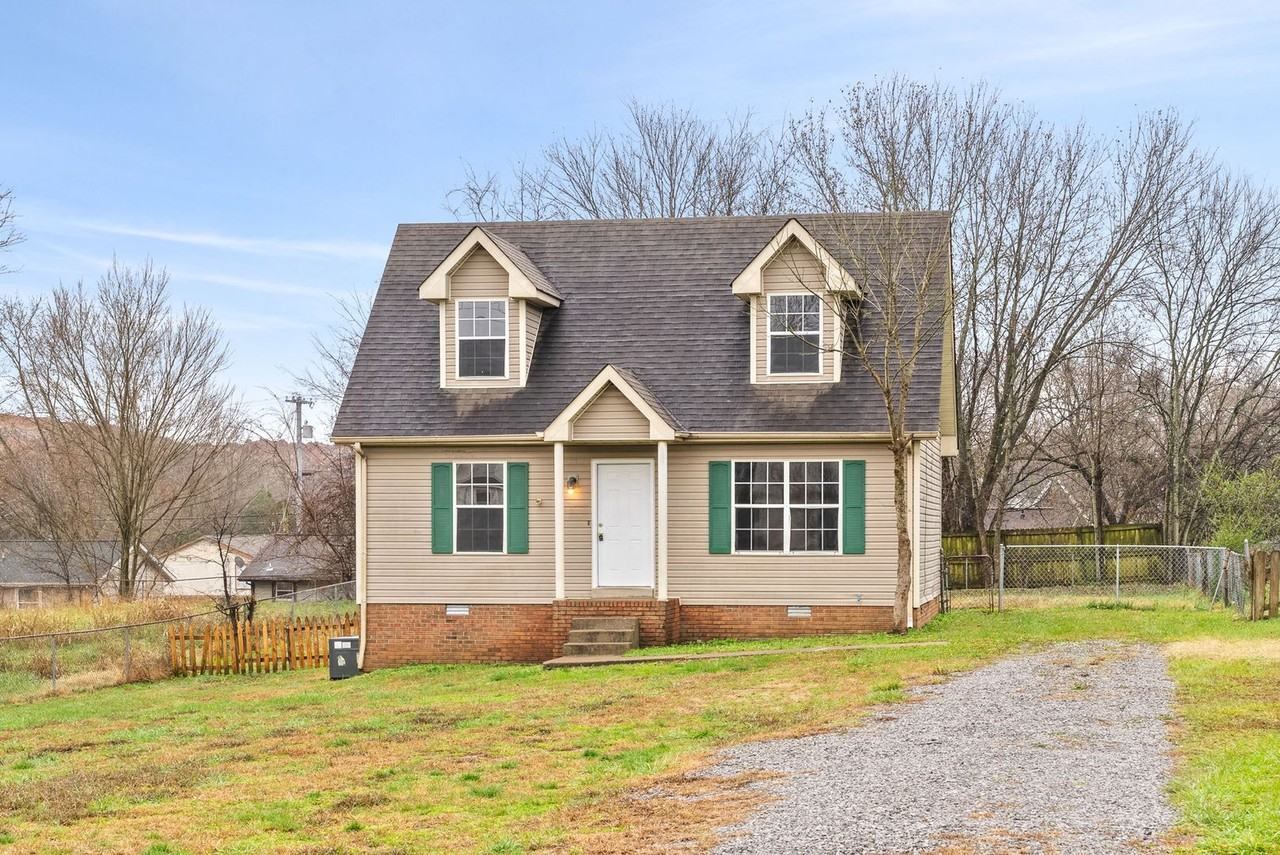 533 Bruce Jenner Dr - Photo 2 of 23