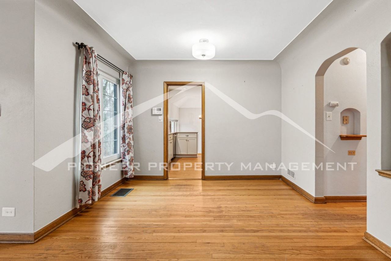 2050 S Adams St - Photo 5 of 24
